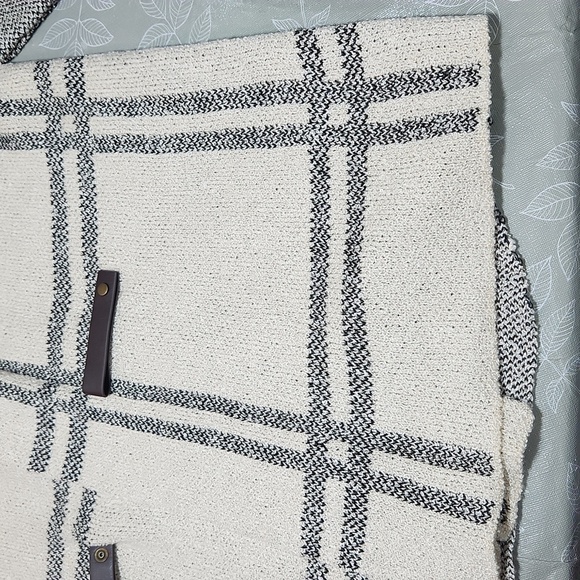 Simply Noelle Cardigan - Picture 3 of 10